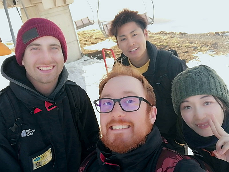 PVT Japon ski staff